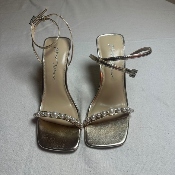 Betsey Johnson JACY Gold Pearl Embellished Ankle Strap Block Heel Sandals Size 7 - Picture 3 of 14